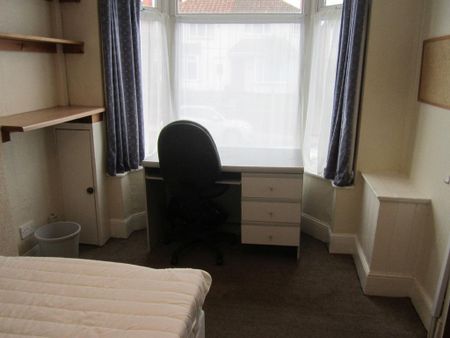 6 bedroom house to rent - Photo 2