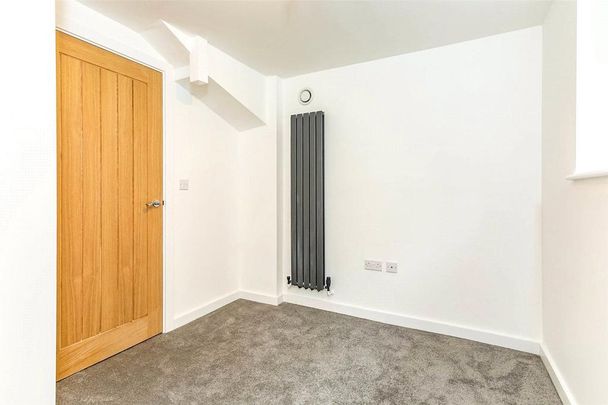 1 bedroom barn conversion to rent - Photo 1