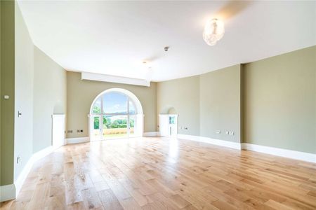An exciting opportunity to live at Riber Castle that has dominated the landscape above Matlock for over 160 years - Photo 3