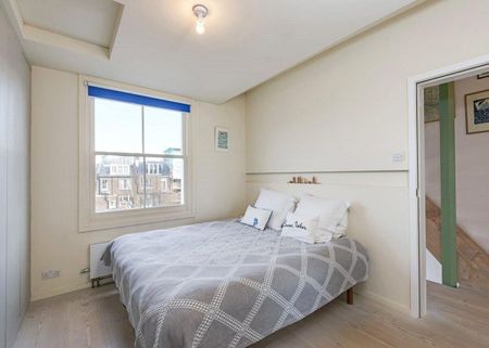 A bright and spacious top-floor one bedroom apartment on one of the most sought-after roads in Little Venice, W9. - Photo 2