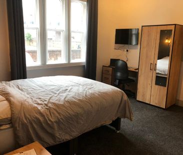 16 bedroom flat to rent - Photo 1