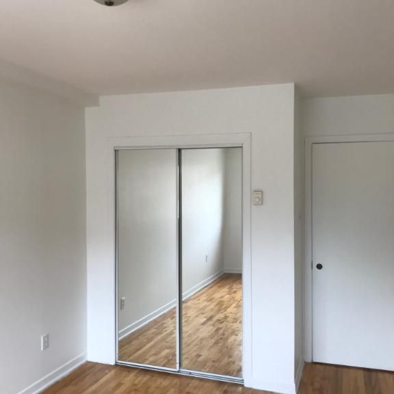 APPARTEMENT 4-1/2 - 2 CHAMBRES - INTERNET/CABLE/STATIONNEMENT - Photo 1