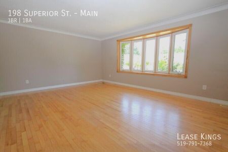 Fresh Main Floor Unit in Desirable LaSalle Neighborhood! - Photo 2