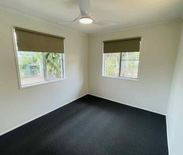 Perfect Location - beautifully renovated home. Family dream - Photo 2