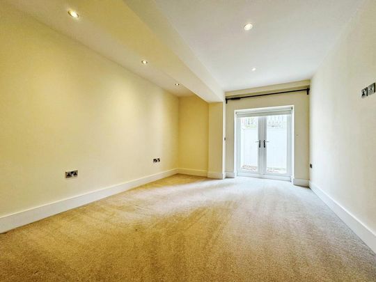 3 bedroom flat to rent - Photo 1