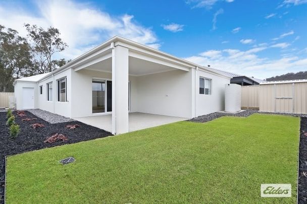 Stylish 4-Bedroom Family Home – Comfort, Space & Convenience - Photo 1