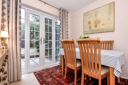 4 bedroom terraced house to rent - Photo 2