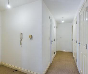 Old Chester Road, Birkenhead, 2 bedroom, Flat - Photo 3