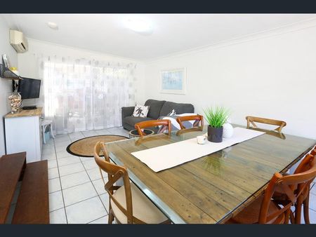 16 Bath St, Labrador QLD 4215 - House For Rent | Domain - Photo 4