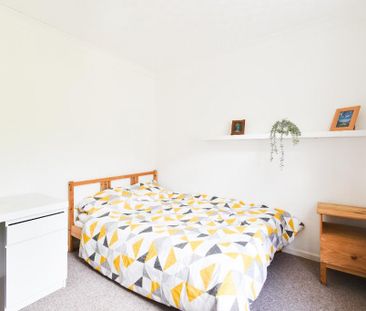 5 bedroom semi-detached house to rent - Photo 4