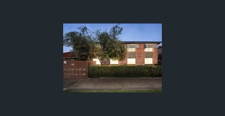 Light-Filled Apartment in Prime Thornbury Location - Photo 5