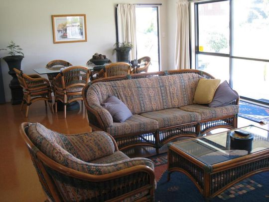 Castleview Rd - Attractive Holiday Rental - Photo 1