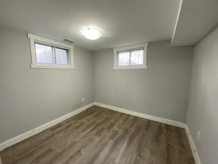 892 Victoria - Lower Unit - Renovated 2 Bedroom Basement Suite - Photo 4