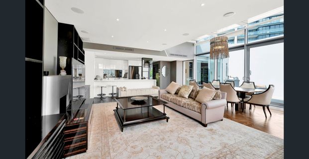 ‘Melburnian’ – Luxury Town Living - Photo 1