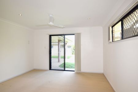 :: PERFECT FAMILY HOME &mldr; MOVE STRAIGHT IN&mldr;CONVENIENT LOCATION - Photo 5