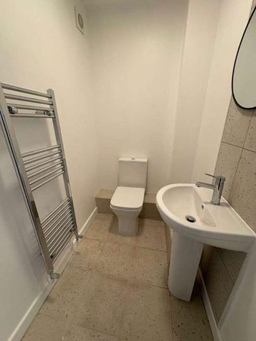 Battery Road, London, SE28 - Photo 5