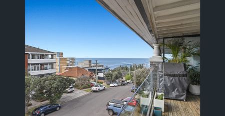 COASTAL APARTMENT WITH VIEWS - Photo 4