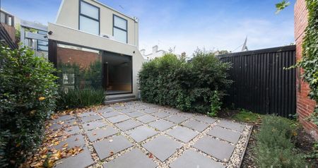 12 Howe Crescent, South Melbourne - Photo 2