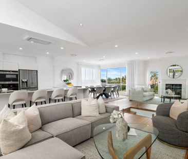 Elegant family home in the heart of Castlecrag - Photo 1