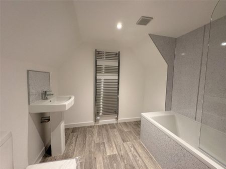 3 bedroom detached house to rent - Photo 2
