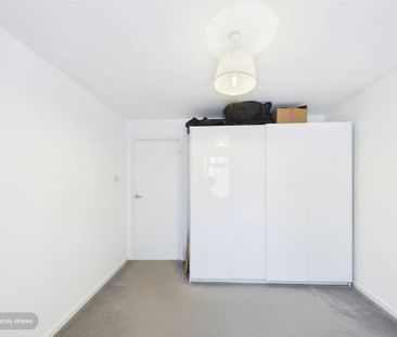 3 bedroom flat to rent - Photo 3