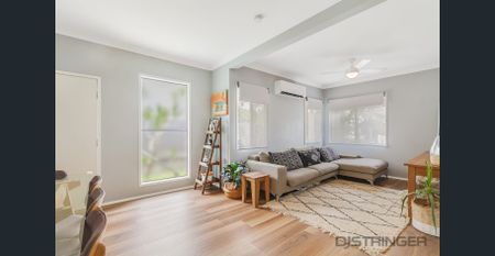 VINTAGE COTTAGE ENTERS THE MODERN ERA - Photo 2