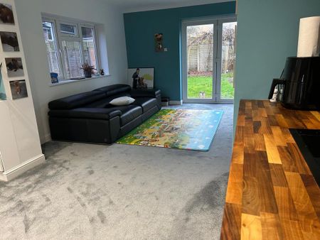 1 bedroom in a house share to rent - Photo 5