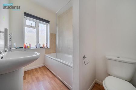 5 bedroom end of terrace house to rent - Photo 3