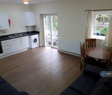 3 bedroom flat to rent - Photo 2