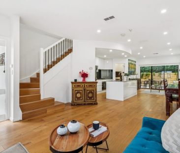 Stylish Townhouse Living in a Prime Eastern Suburbs Location - Photo 1