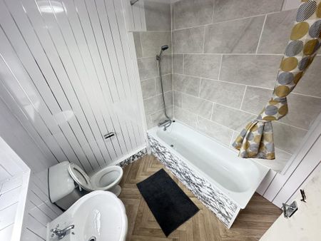 2 bedroom terraced house to rent - Photo 3
