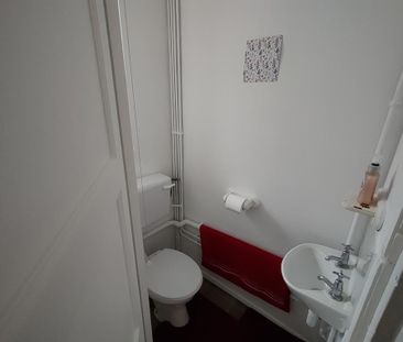 1 bedroom in a flat share to rent - Photo 6