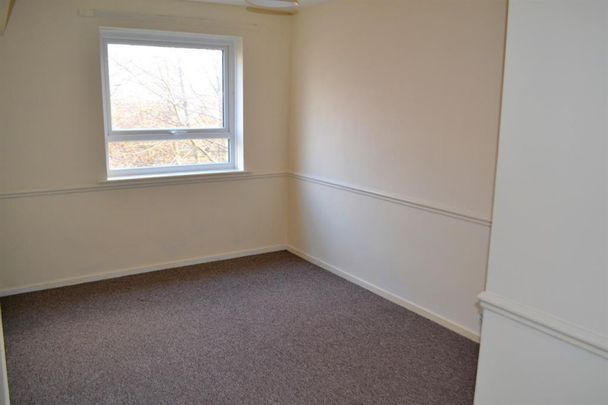 2 bedroom Flat To Let - Photo 1