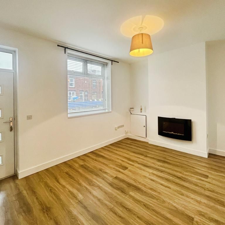 2 bedroom end of terrace house to rent - Photo 1