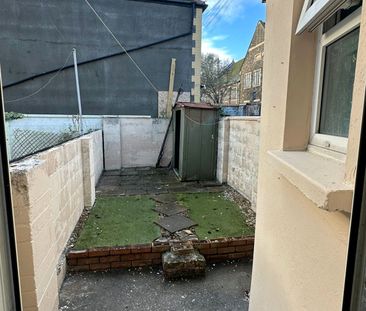 £1,300 PCM, Two Bedroom House with Enclosed Garden in Craddock Stre... - Photo 6