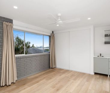 Spacious Family Home with Breathtaking City Views in Everton Park - Photo 6