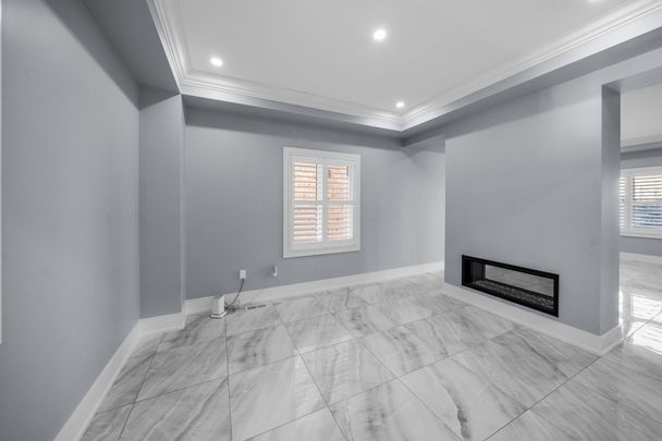 For Lease - 35 Tyndall Drive, Bradford West Gwillimbury, Ontario - Photo 1