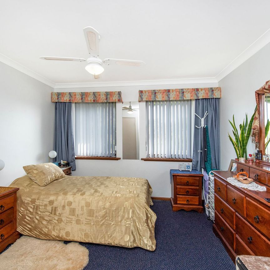 Tidy 2 Bedroom Unit Close to Mandurah Foreshore - Photo 1