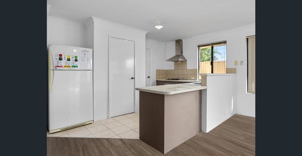 ROOM FOR RENT - Photo 1