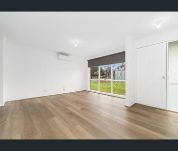 * Renovated 2 bedroom Unit - Great location in Seaford - Photo 2