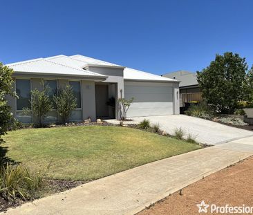 SIZE, LOCATION, PARK LAND VIEWS - Reverse Cycle Air Conditioning! - Photo 4