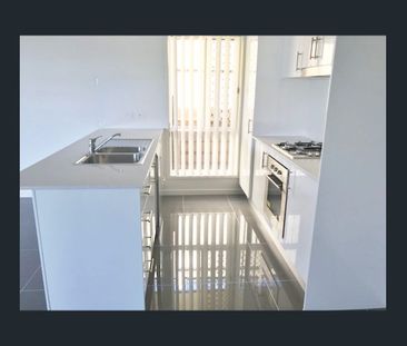 DON'T WORRY ABOUT THE WARM WEATHER- ENJOY DUCTED AIR CONDITIONING - Photo 2