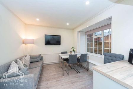 South Street, Lytham St. Annes, Lancashire, FY8 - Photo 3