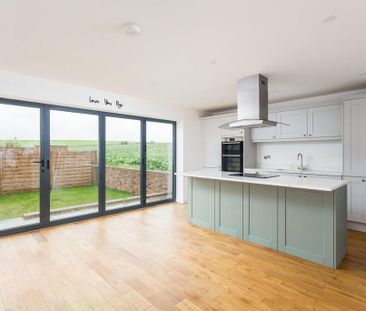 4 bedroom semi-detached house to rent - Photo 1