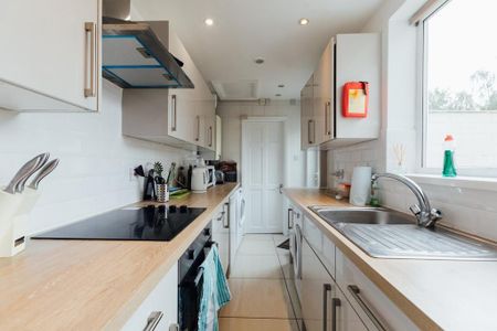 4 bedroom terraced house to rent - Photo 5