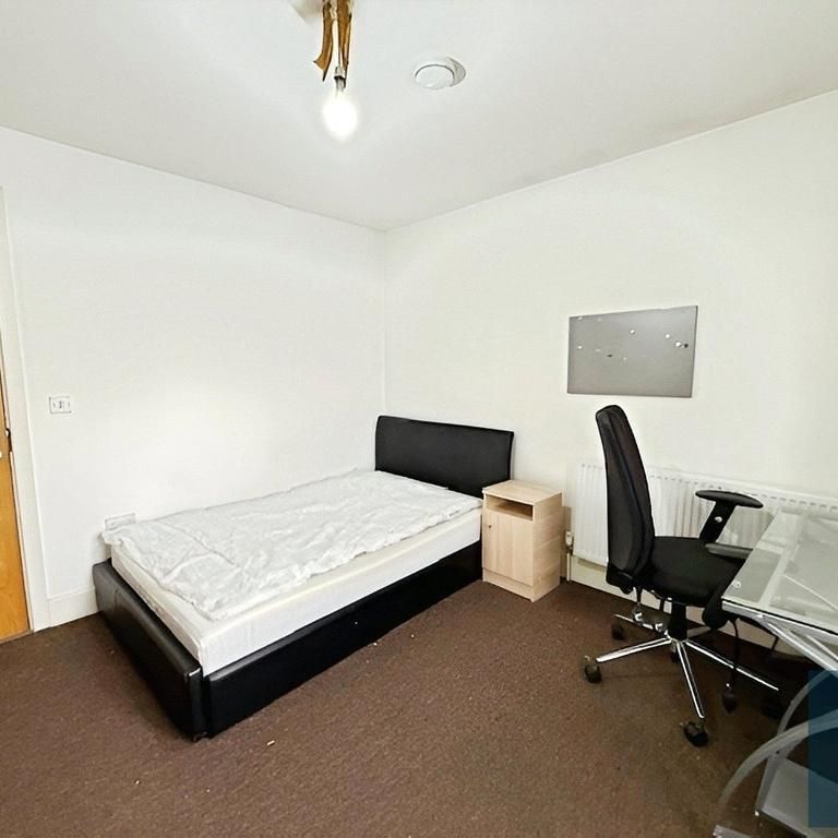 1 bedroom in a house share to rent - Photo 1