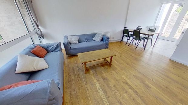 3 bedroom terraced house to rent - Photo 1