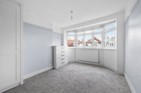 Brampton Gardens, HERSHAM VILLAGE, KT12 - Photo 2