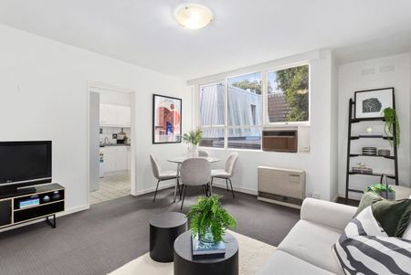 FANTASTIC 2 BEDROOM APARTMENT IN RICHMOND HILL LOCATION - Photo 5