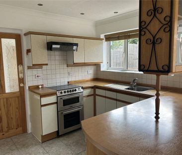 4 bedroom semi-detached house to rent - Photo 6